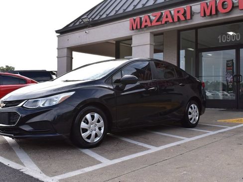 Used 2017 Chevrolet Cruze LS FWD image 9