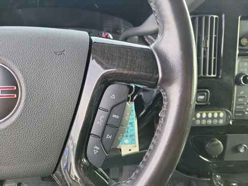 Used 2018 GMC Savana 2500 Extended w/ Enhanced Convenience Package image 23