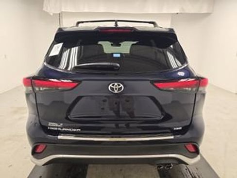 Used 2023 Toyota Highlander XSE FWD image 6