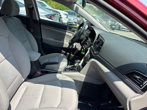 Used 2017 Hyundai Elantra SE image 13