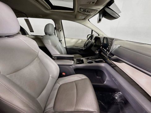 Used 2023 Toyota Sienna Limited FWD image 45