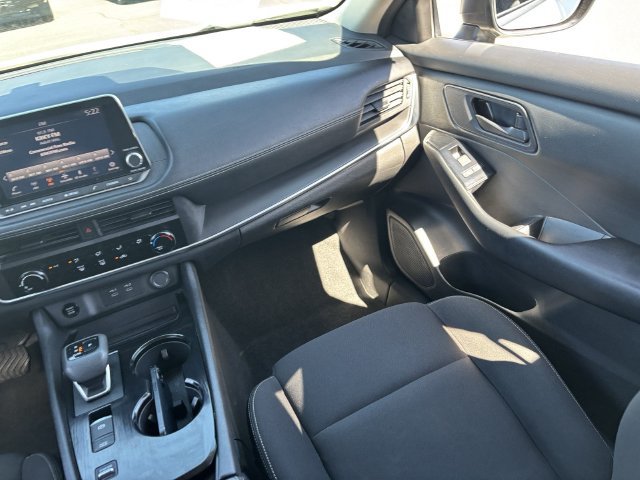 Used 2024 Nissan Rogue S FWD image 16