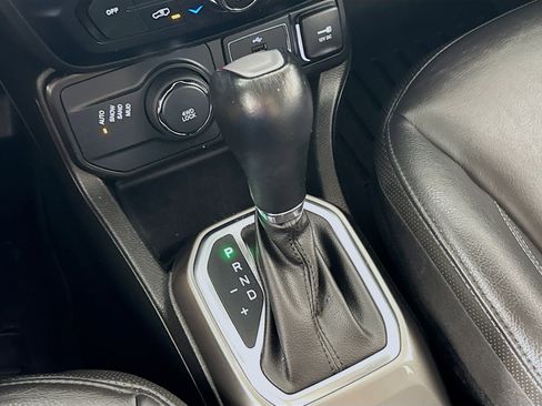 Used 2021 Jeep Renegade Limited image 19