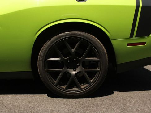 Used 2015 Dodge Challenger R/T Scat Pack w/ Scat Pack Appearance Package RWD image 10
