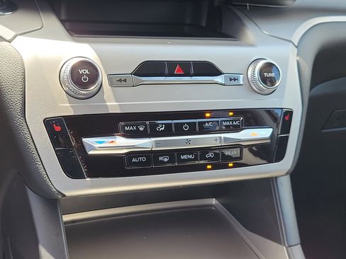 Used 2022 Ford Explorer XLT RWD image 26