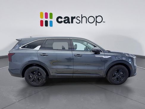 Used 2025 Kia Sorento LX FWD image 6
