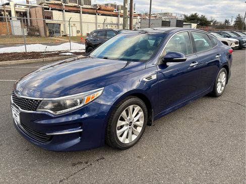 Used 2018 Kia Optima EX w/ Premium Package image 3