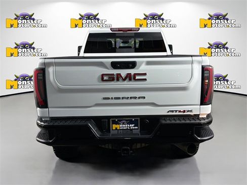 Used 2024 GMC Sierra 2500 AT4X image 6