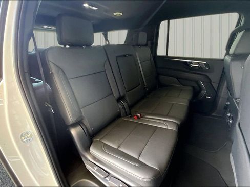 New 2026 Chevrolet Suburban LT AWD/4WD image 6