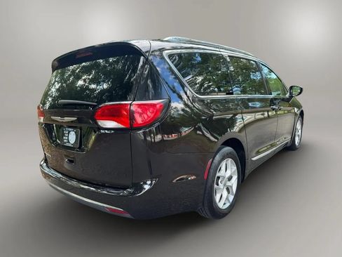 Used 2018 Chrysler Pacifica Touring-L w/ Tire & Wheel Group FWD image 5