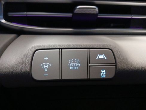 Used 2023 Hyundai Elantra Limited image 21