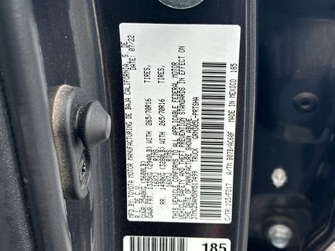 Certified 2022 Toyota Tacoma TRD Off-Road AWD/4WD image 28
