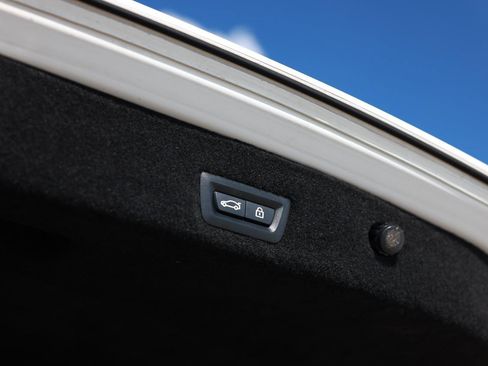 Used 2018 BMW 740e xDrive AWD/4WD image 34