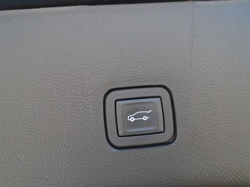 Used 2020 Chevrolet Traverse LT AWD/4WD image 27