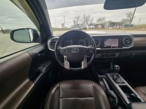 Used 2016 Toyota Tacoma Limited w/ Towing Package image 13