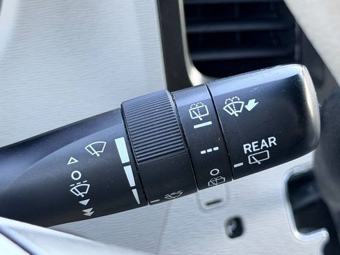 Used 2011 Toyota Sienna LE FWD image 33