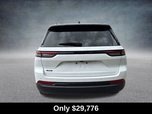 Used 2022 Jeep Grand Cherokee Altitude AWD/4WD image 4
