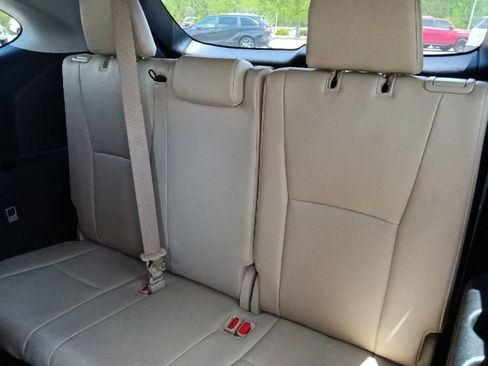 Used 2021 Toyota Highlander Limited FWD image 31