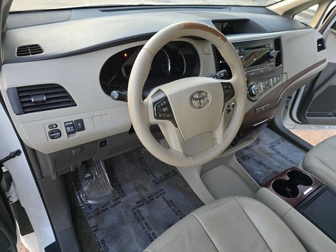 Used 2013 Toyota Sienna XLE image 16