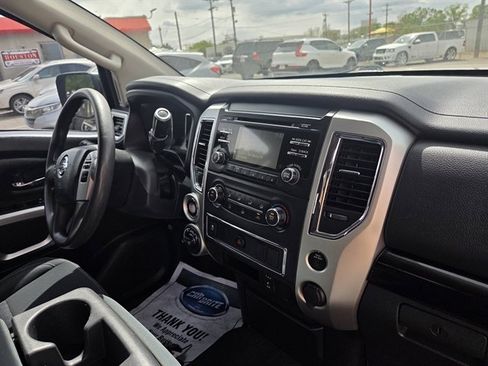 Used 2017 Nissan Titan SV image 6