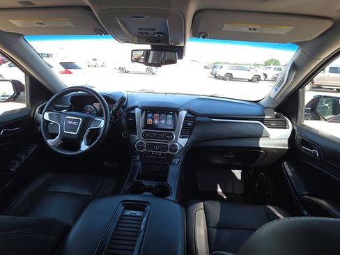 Used 2017 GMC Yukon SLT w/ Premium Edition RWD image 11