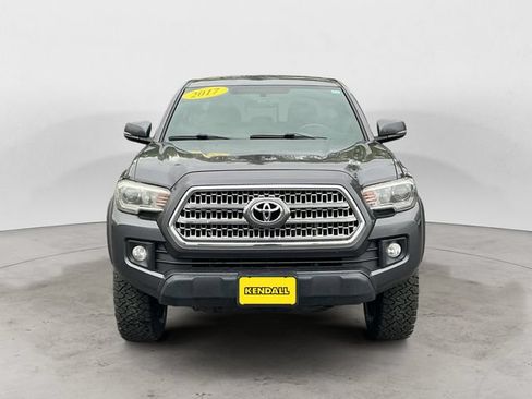 Used 2017 Toyota Tacoma TRD Off-Road w/ Tow Package AWD/4WD image 8