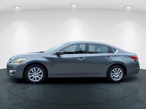 Used 2015 Nissan Altima 2.5 S w/ Power Driver Seat Package FWD image 5