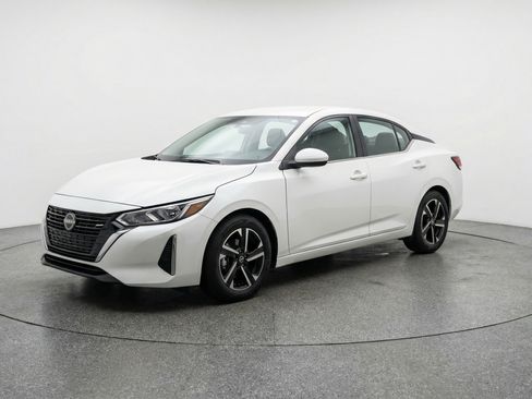 Used 2025 Nissan Sentra SV image 3