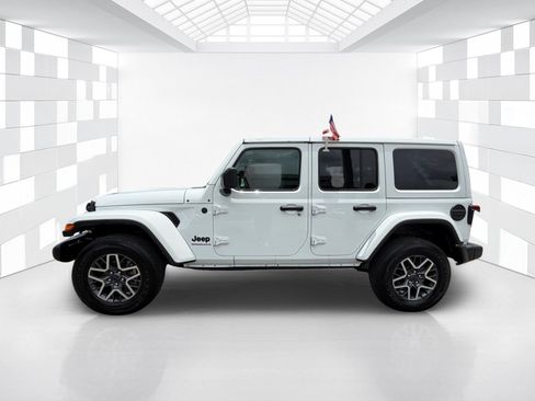 Used 2025 Jeep Wrangler Sahara AWD/4WD image 4