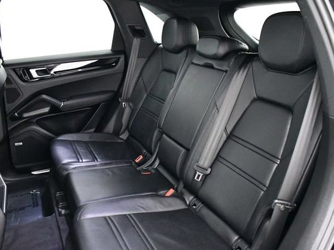 Used 2020 Porsche Cayenne AWD/4WD image 21