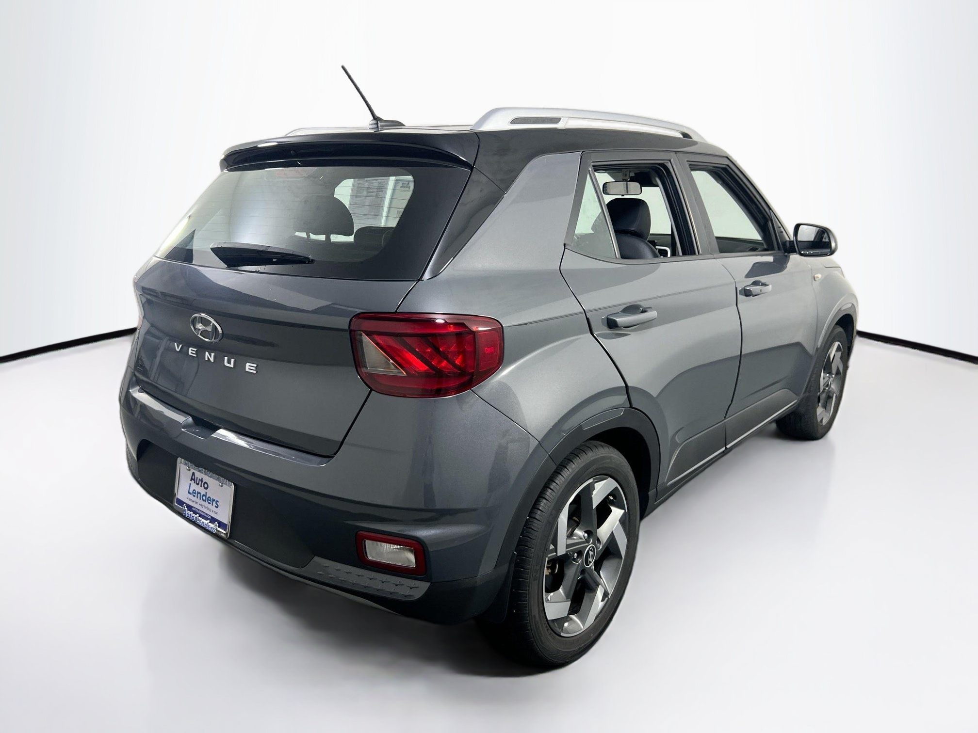 Used 2023 Hyundai Venue Limited FWD image 5