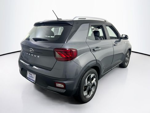 Used 2023 Hyundai Venue Limited FWD image 5