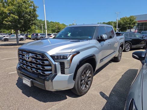 Used 2024 Toyota Tundra Platinum AWD/4WD image 7
