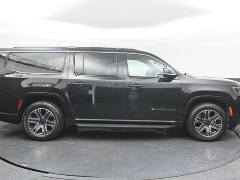 Used 2024 Jeep Wagoneer L Series II RWD image 10