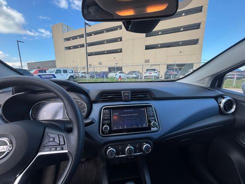 Used 2025 Nissan Versa SV FWD image 31