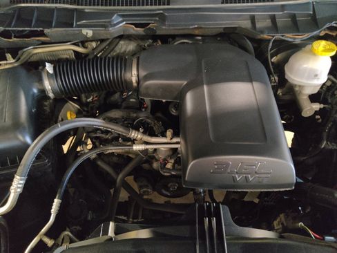 Used 2022 RAM 1500 Classic SLT RWD image 30