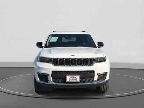 Used 2022 Jeep Grand Cherokee L Limited image 3