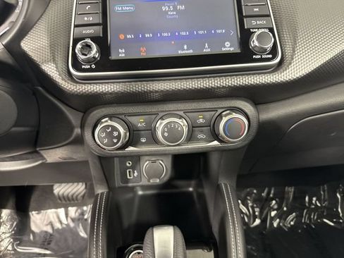 Used 2019 Nissan Kicks S FWD image 9