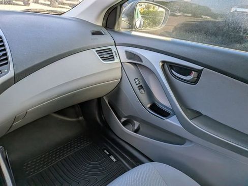 Used 2016 Hyundai Elantra SE w/ Option Group 02 image 16