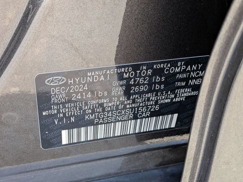 Used 2025 Genesis G70 2.5T RWD image 36