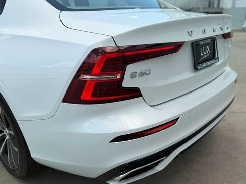 Used 2021 Volvo S60 T5 Momentum FWD image 12