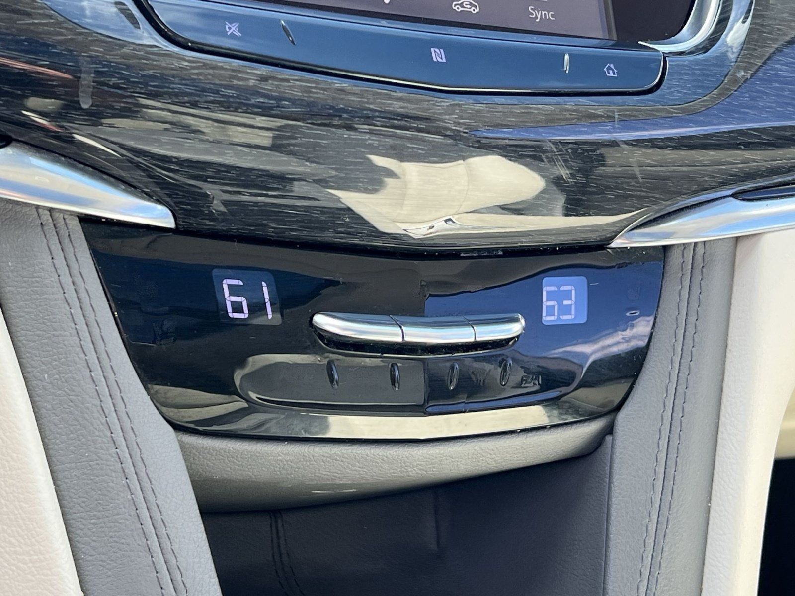 Used 2020 Cadillac XT6 Premium Luxury FWD image 21