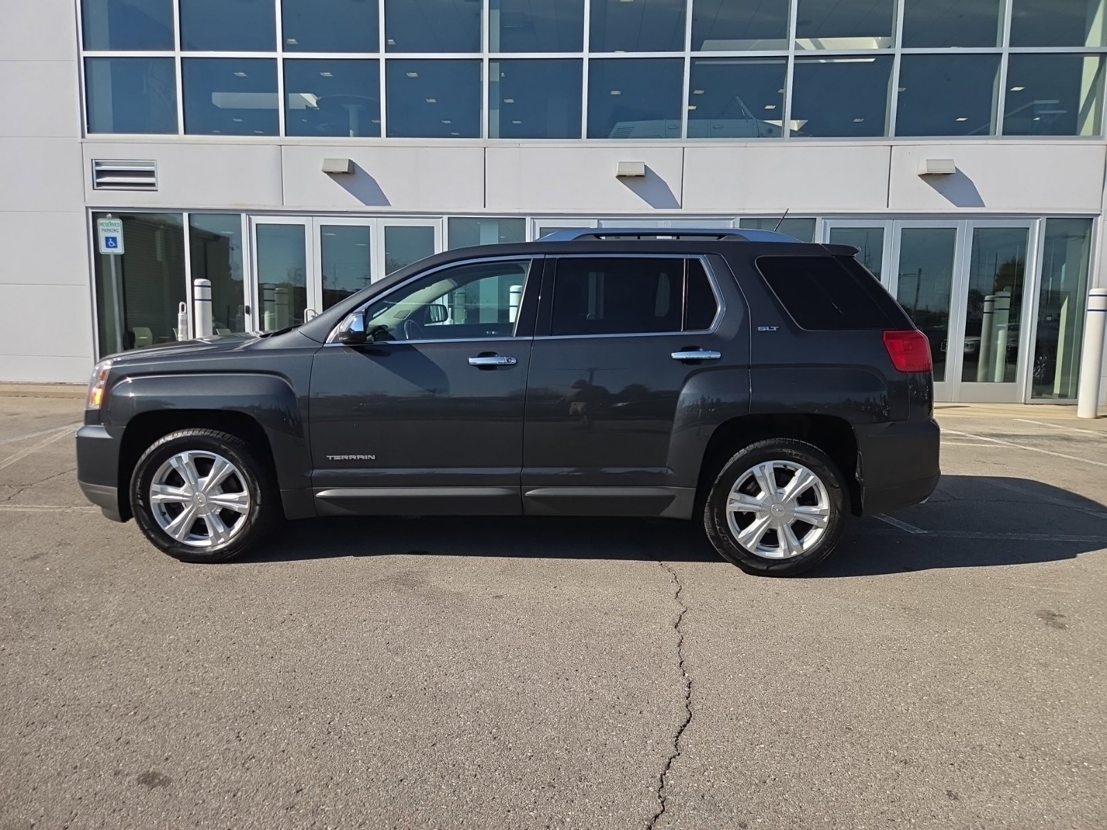 Used 2017 GMC Terrain SLT w/ Memory Package FWD image 11