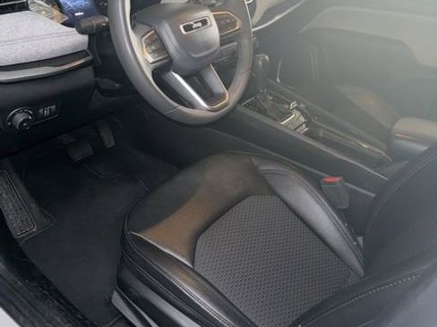 Used 2024 Jeep Compass Latitude image 34