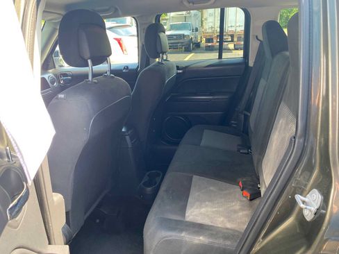 Used 2016 Jeep Patriot Latitude FWD image 10