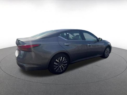 Used 2025 Nissan Altima 2.5 SV FWD image 13