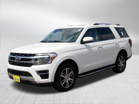 Used 2023 Ford Expedition Limited AWD/4WD image 3