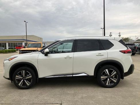 Used 2023 Nissan Rogue SL w/ SL Premium Package image 2