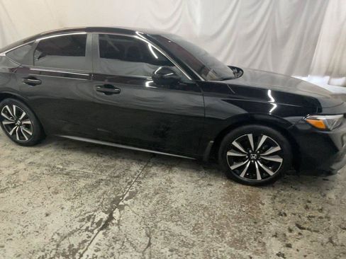 Used 2024 Honda Civic EX-L image 4
