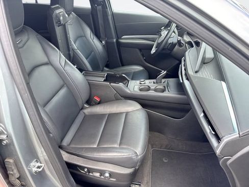 Used 2025 Cadillac XT4 Premium Luxury FWD image 25